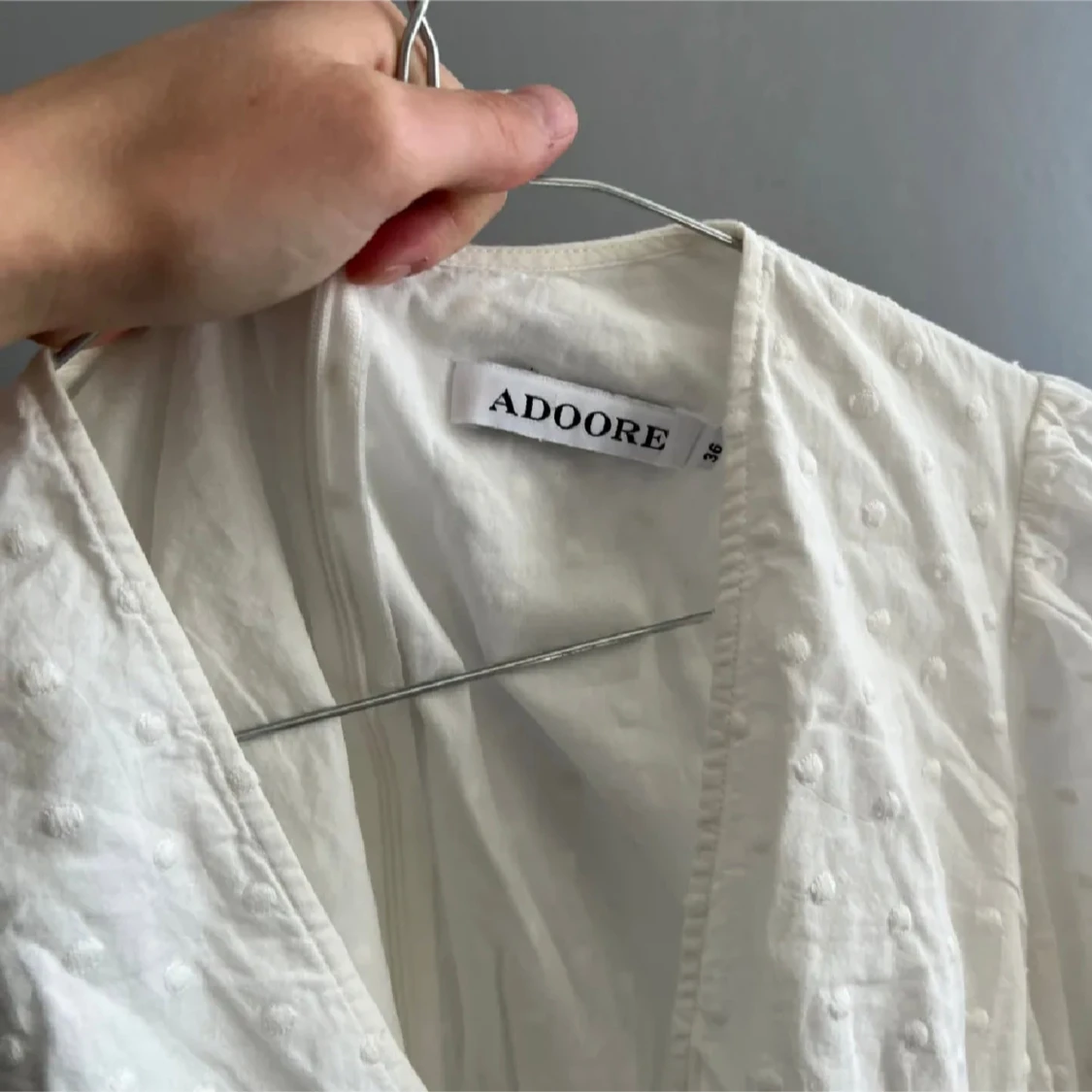 Vit prickig kortklänning från Adoore - 4