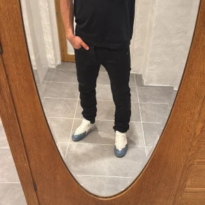 Replay jeans  - Ett par snygga byxor från Replay i storlek W29 L34 i modellen Anbbas 