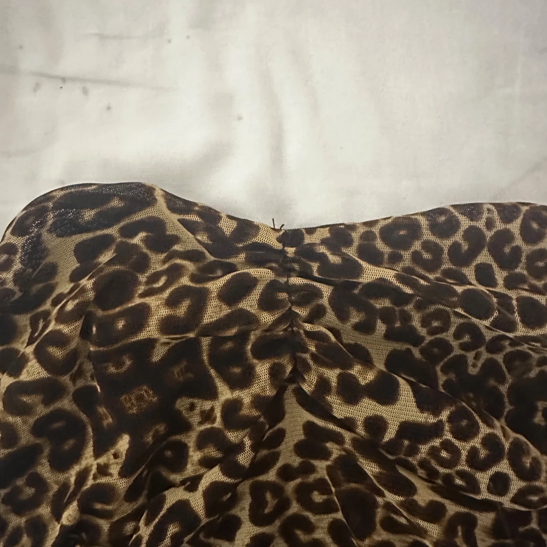 Axelbandslös leopardtop - 1