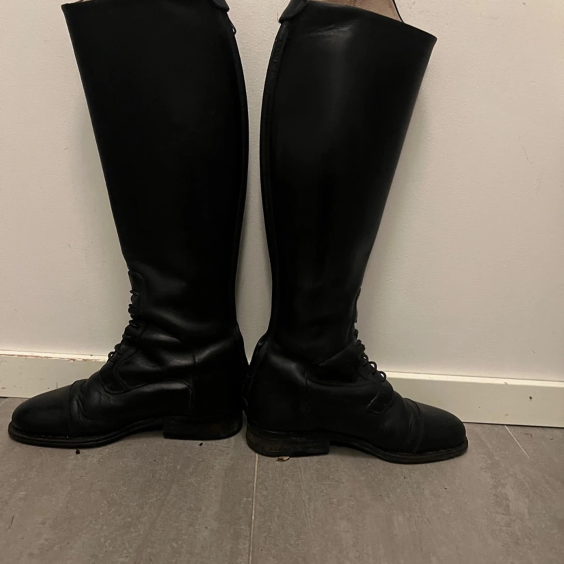 Svarta ridstövlar i skinn - 2