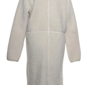 Teddy Jacket long  -   🧥 Columbia Teddy Long Jacket – Beige, strl M Supermjuk och varm fleecejacka i teddy-tyg från Columbia. Lätt, bekväm och perfekt för kyliga dagar. Färg: Beige | Storlek: M | Modell: AP3723 Material: Nylon & återvunnen polyester. I mycket bra skick!