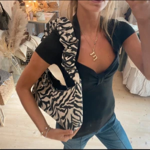 Zebra väska - SÅÅ snygg