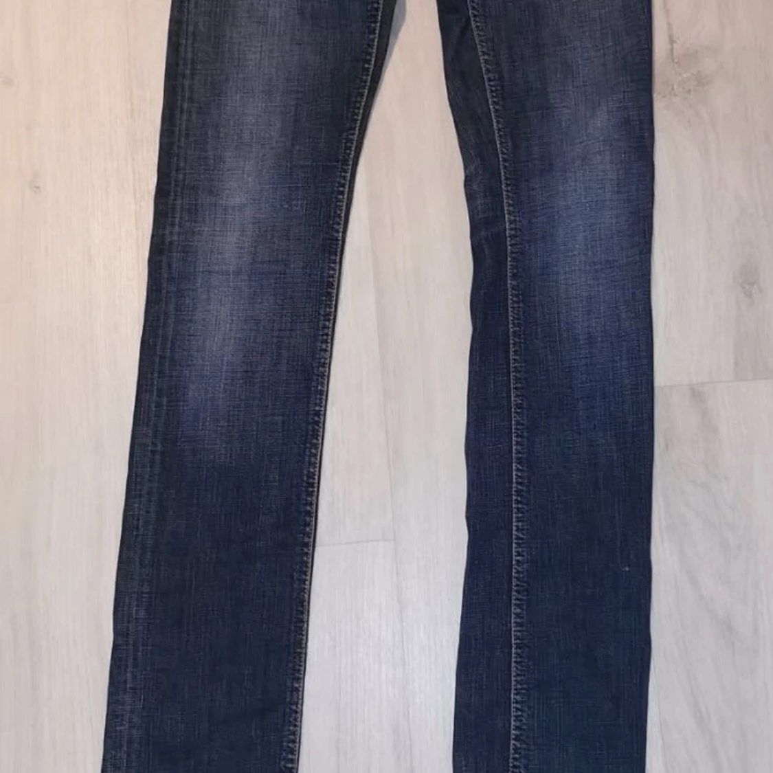 Mörkblå Nudie Jeans W26 L34