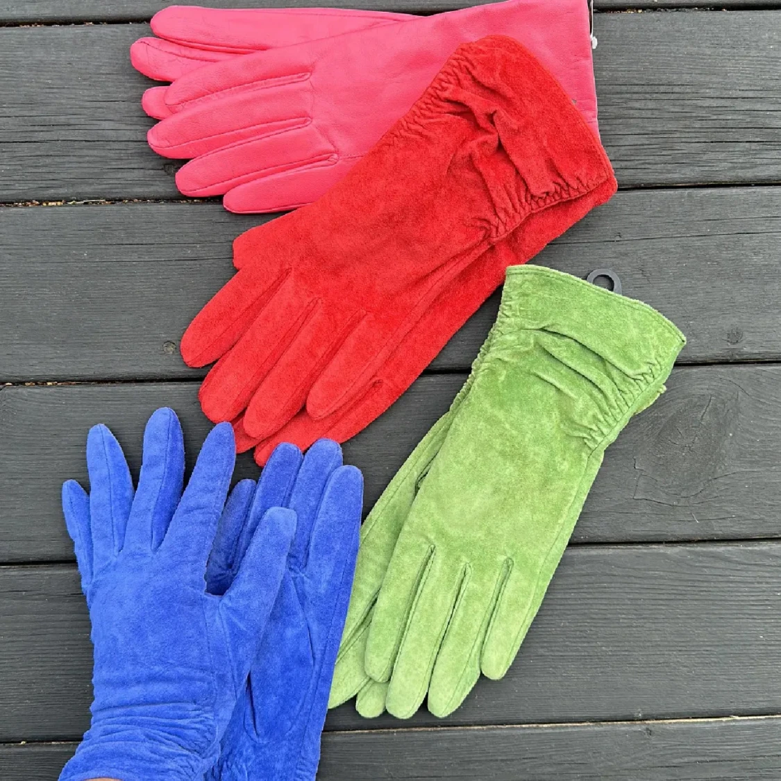 Färgglada mocka- och skinnhandskar - 1