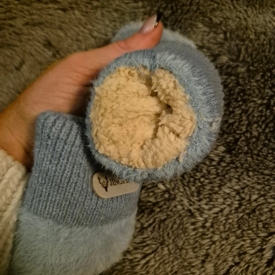 Ljusblå fluffiga vantar - 1