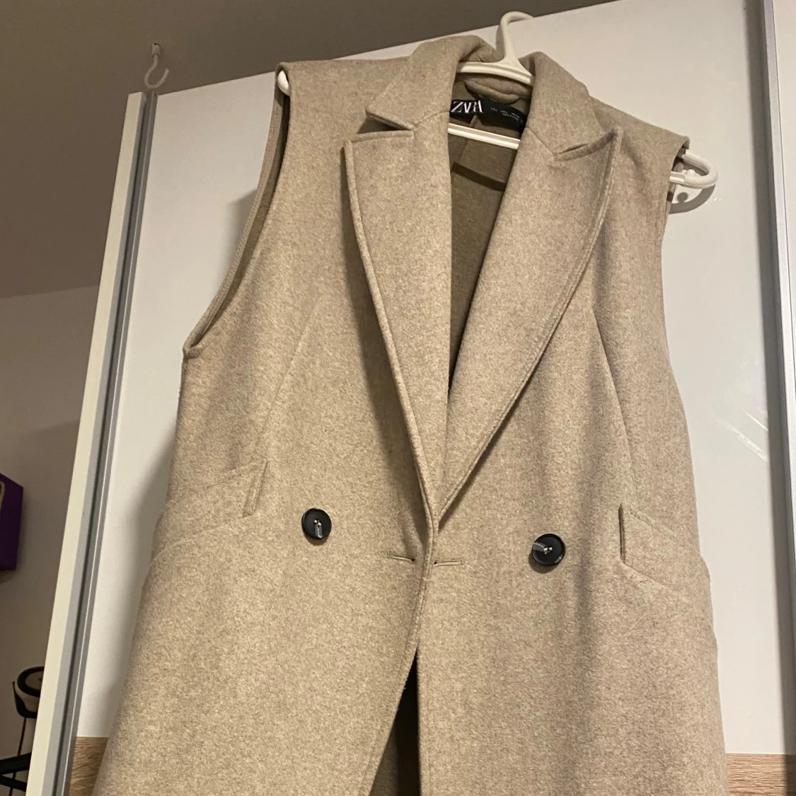 Beige lång väst från ZARA