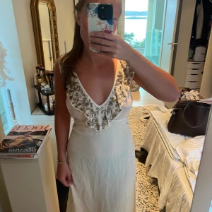 Klänning med pärlor - Såå snygg