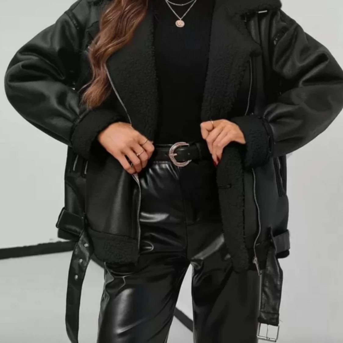 Svart teddyjacka med skinnlook - 1