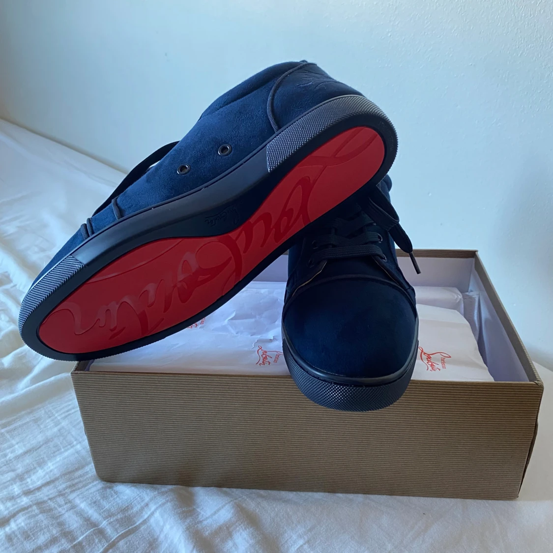 Mörkblå sneakers från Christian Louboutin