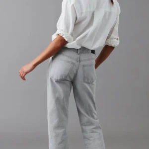 Grå jeans low straight - Säljer mina low straight grå jeans från gina, använd 1 gång helt nya. 