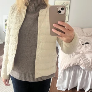 Vit dunjacka  - Superfin jacka 