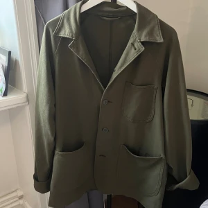 Overshirt från uniqlo - Uniqlo overshirt. Size S men sitter mer som en M