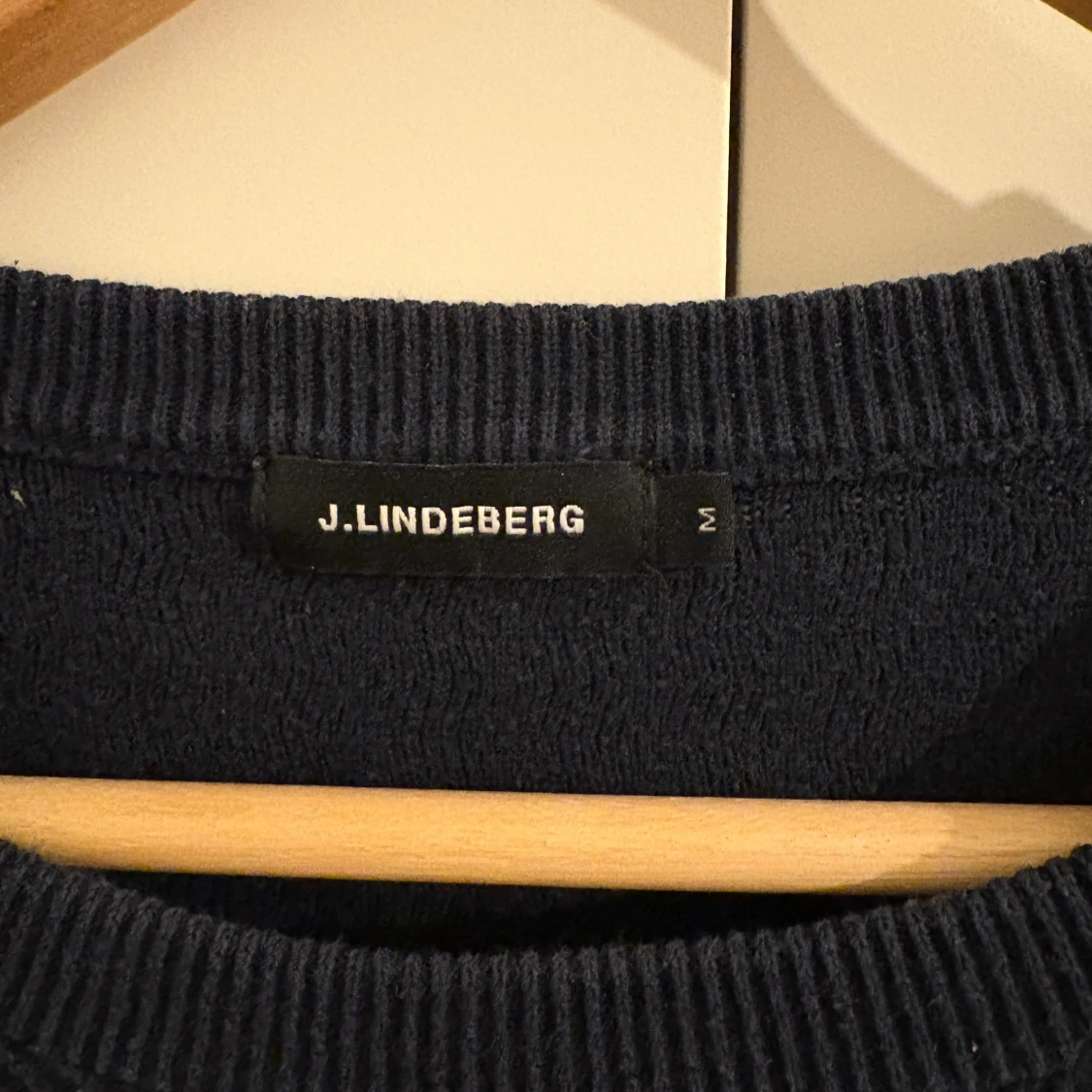 Mörkblå stickad tröja J.Lindeberg - 1