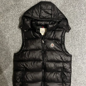 Moncler black vest - Size M brand new