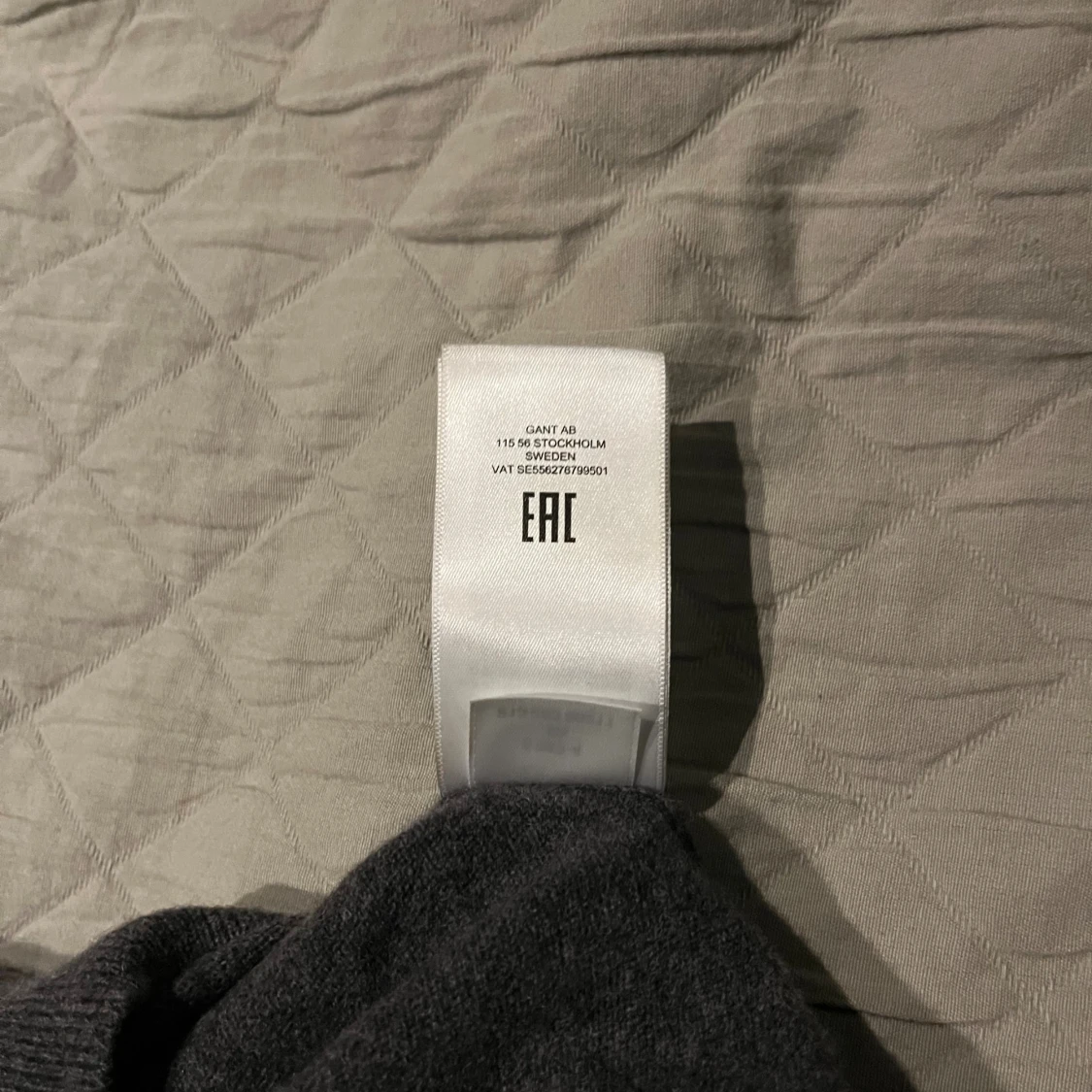 Mörkgrå stickad tröja från GANT - 4