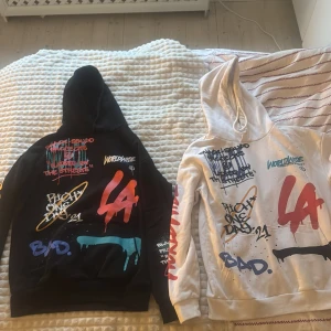 Graffiti hoodies från Black Squad new yorker - Två hoodies från Black Squad i storlek S och XS, en svart och en vit 100kr för båda