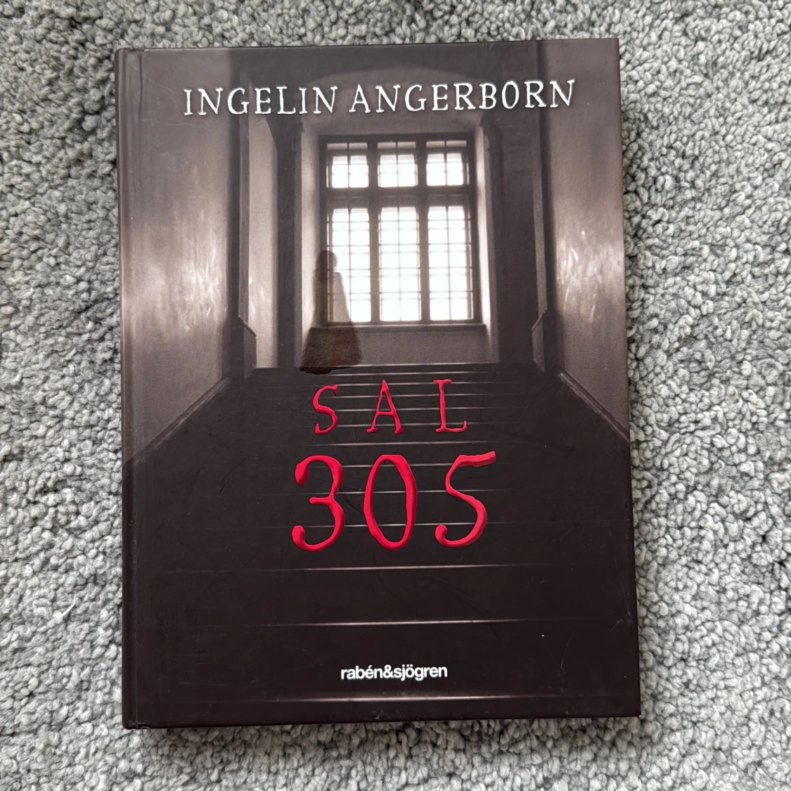 Sal 305, Fyr 137, Hjärta av damm - 1