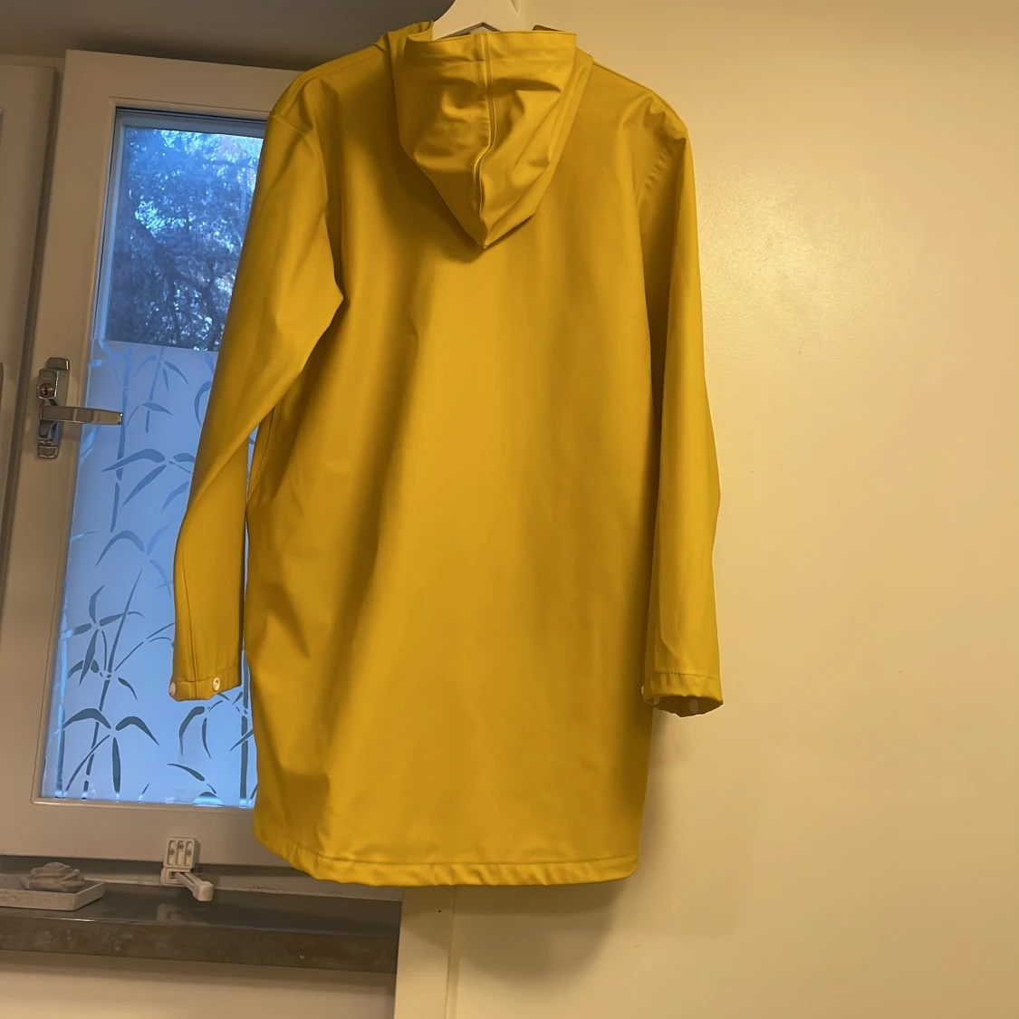Gul regnjacka från Tretorn med huva - 2