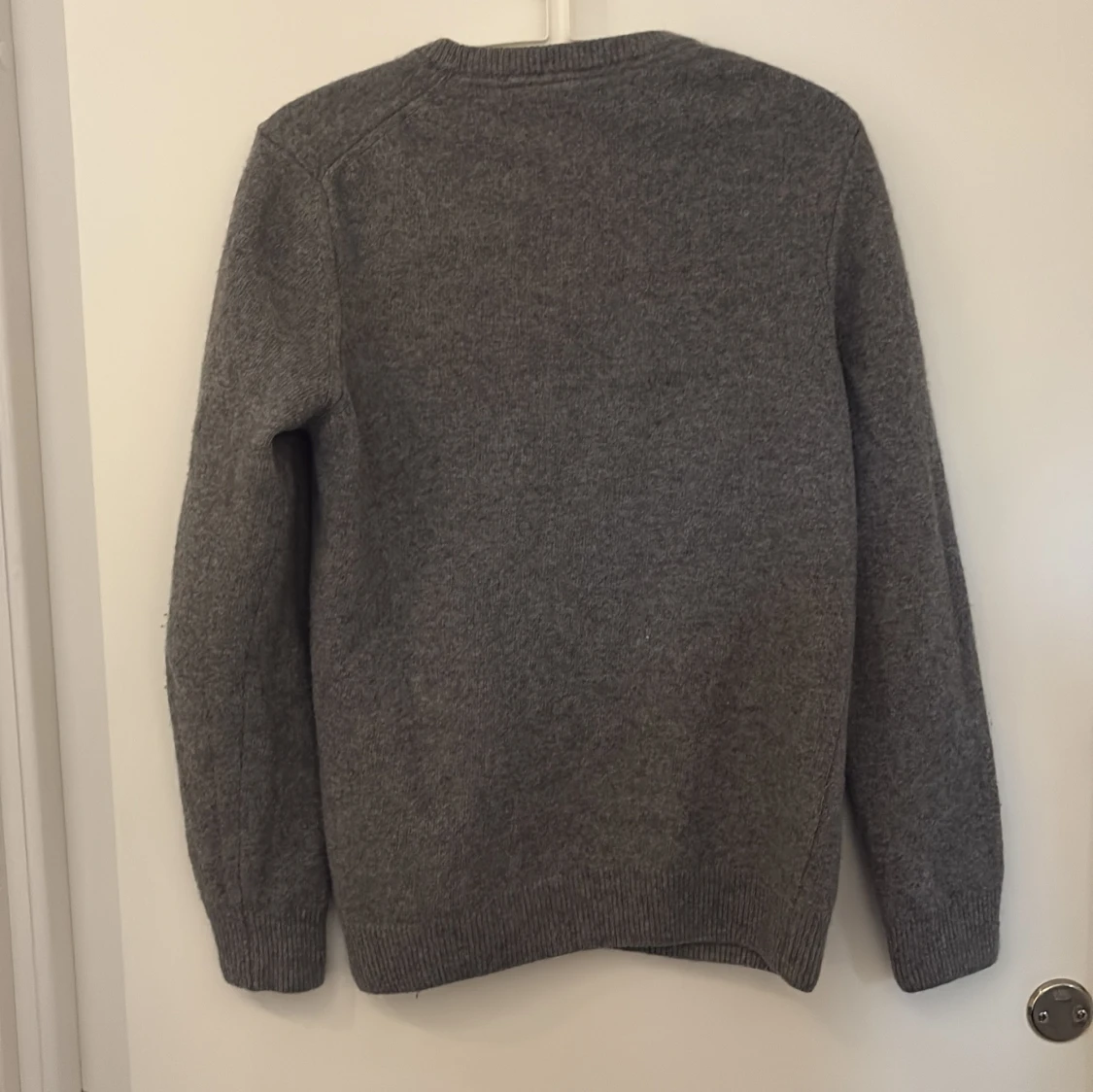 Grå stickad tröja från Lyle & Scott - 1