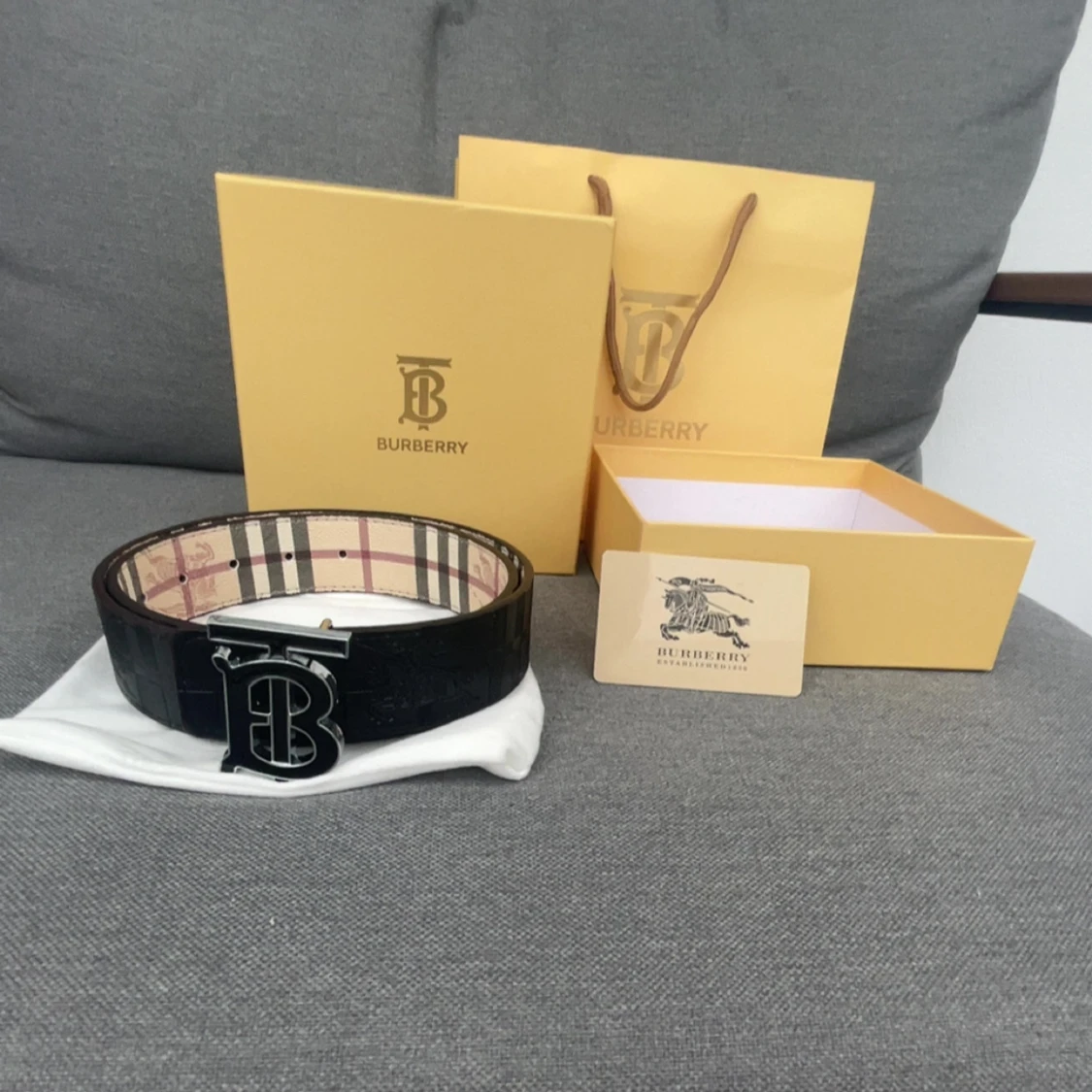 Burberry bälte med klassiskt rutmönster