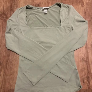 Ljusgrön långärmad topp från H&M - Ljusgrön super fin tröja🫶🏻
