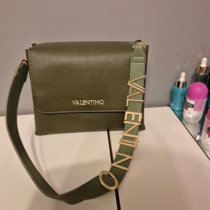 Valentino väska - Är använd få tal gånger, så är som en ny väska