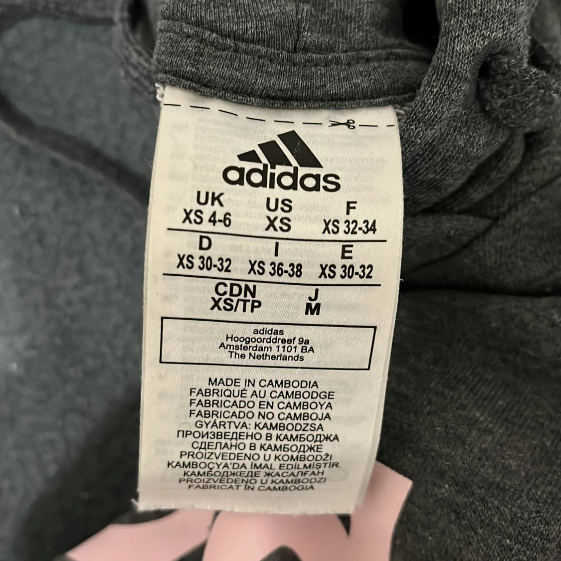 Mörkgrå hoodie från Adidas med rosa tryck - 3