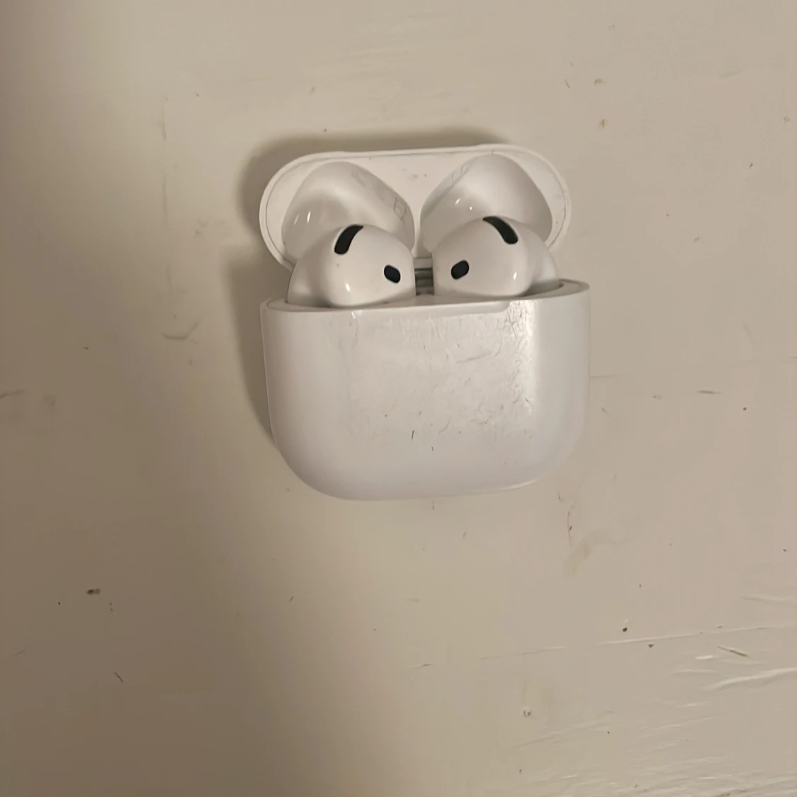 AirPods 4 brusreducering