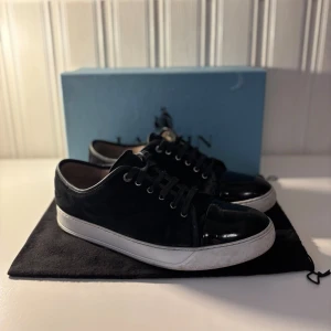 Lanvin DBB1 - Lanvin DBB1 | Skick: 5/10 (Defekter finns) | Tillbehör: Endast skorna | Nypris: +- 5000 SEK | Pris kan diskuteras. 🍂 🍁 