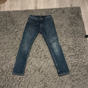 Replay jeans  - Tajta replay jeans från replay, använt 4 gånger och skick 10/10, storlek 10år/142cm