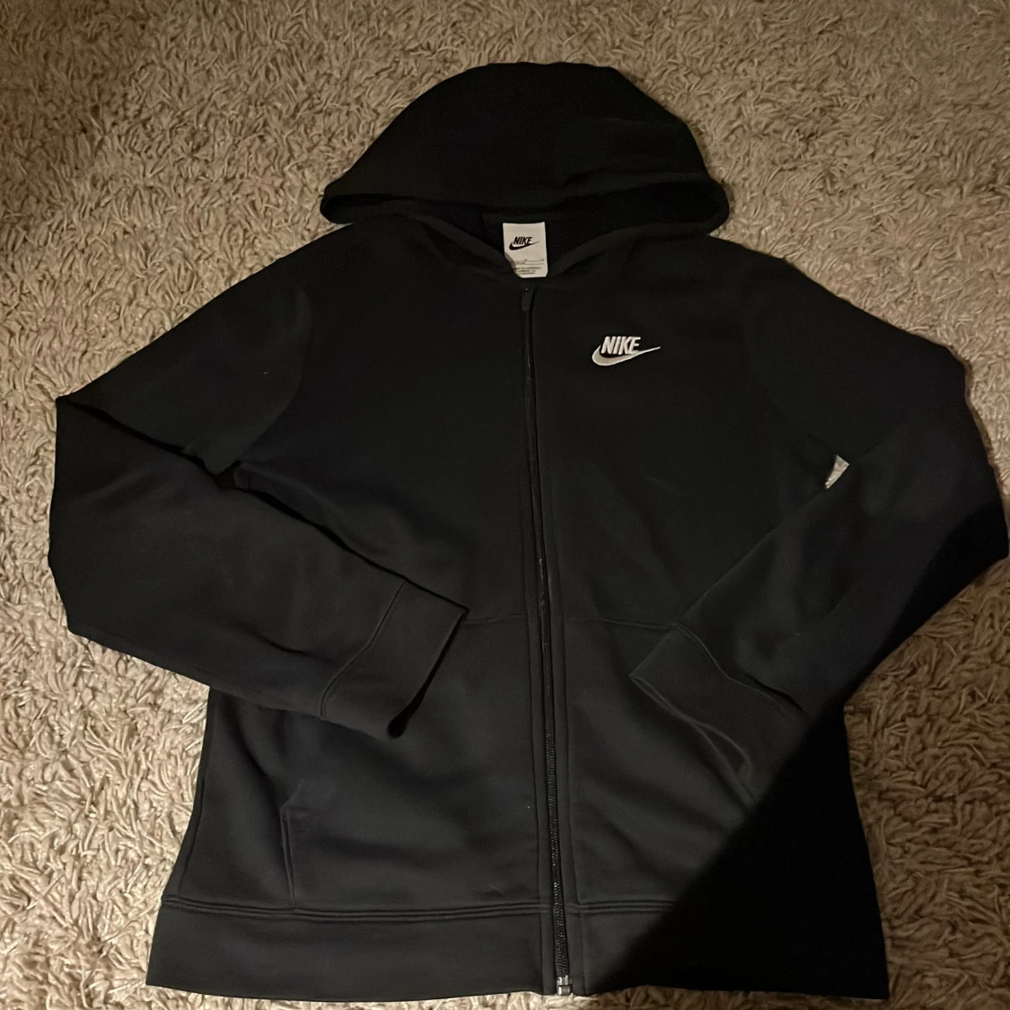 Svart Nike hoodie med dragkedja