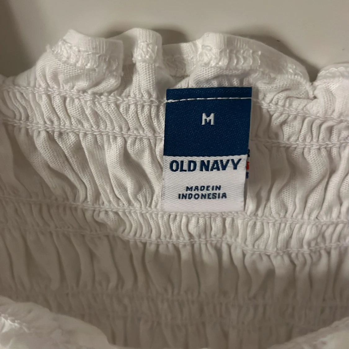 Vit smockad linnetopp från Old Navy - 2