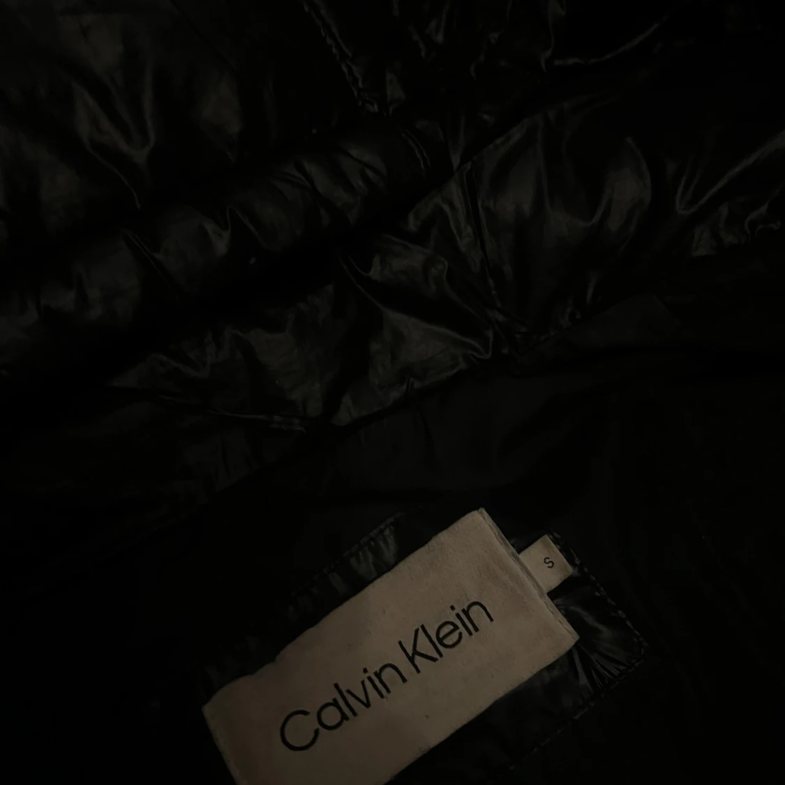 Svart pufferjacka från Calvin Klein - 3