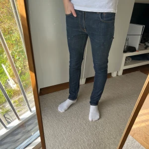Nudie jeans - Tja!| Säljer detta feta paret Nudie jeans!| Modell: Lean Dean| Mycket gott skick!| Pris alltid diskuterbart!| Kontakta mig vid minsta fråga!| //Nils- köp efter 25/10 kommer skickas 30/10!