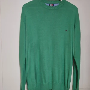 Tommy Hilfiger grön tröja M - I fint skick!