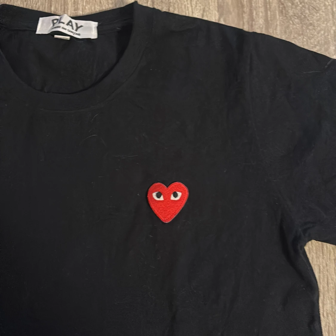 Svart Comme des Garçons Play t-shirt - 2