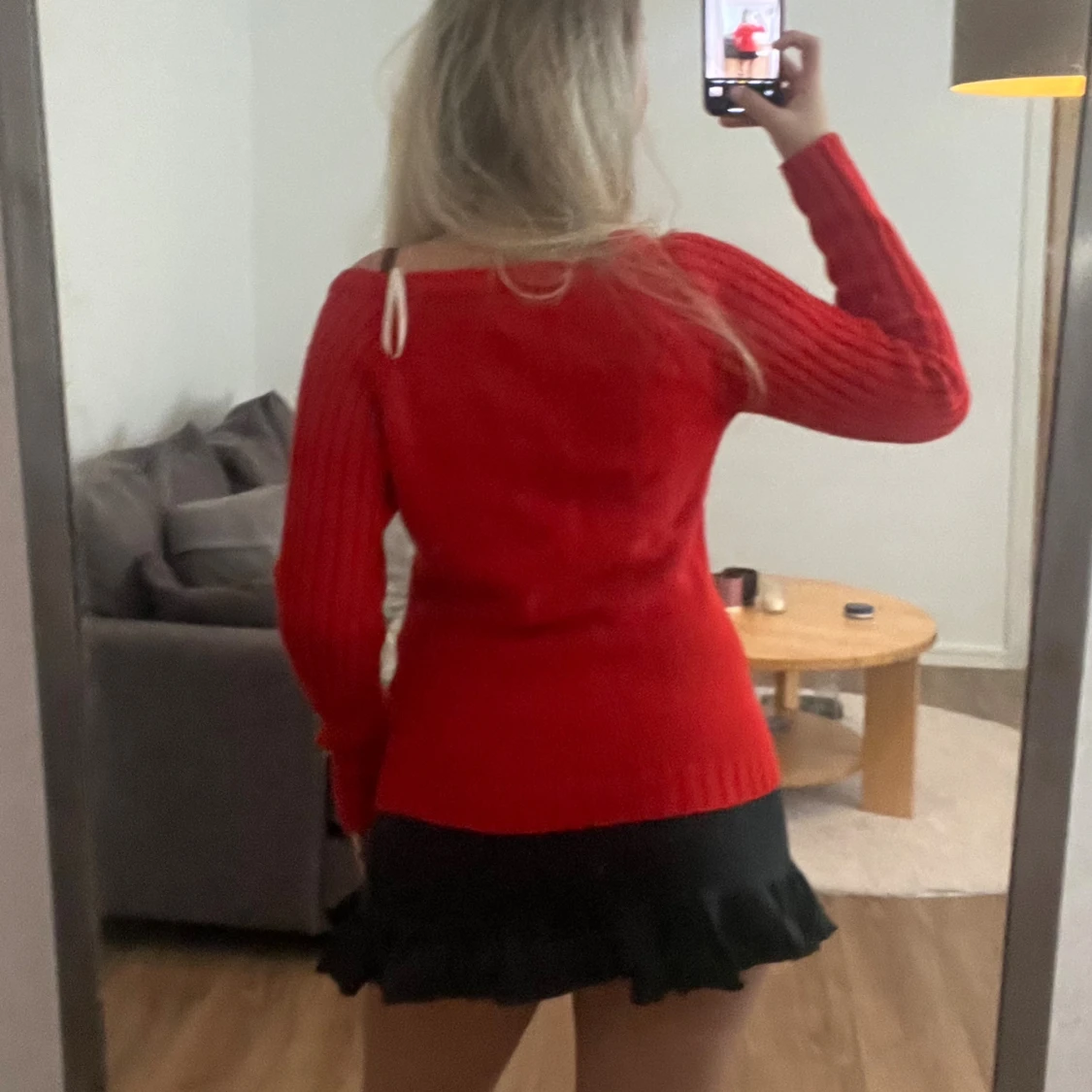 Röd stickad tröja  - 1