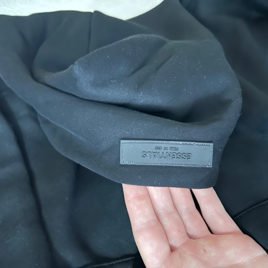 Svart Essentials hoddie - 3