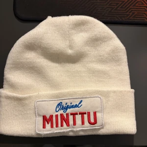 Minttu mössa  - Sjukt snygg minttu mössa i mycket bra skicka perfekt
