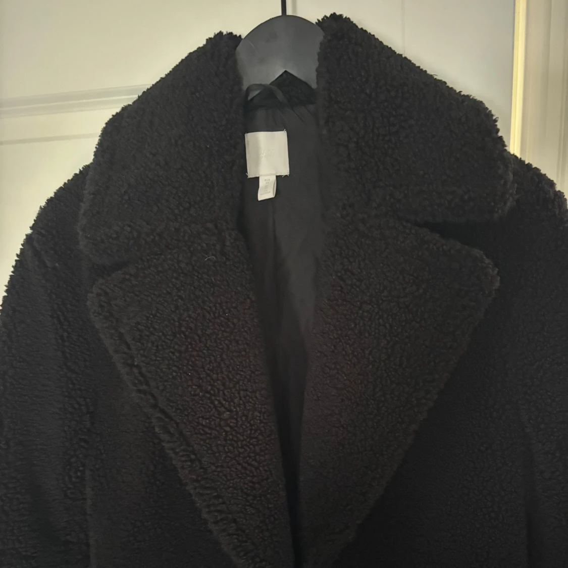 Svart teddyjacka från H&M - 1