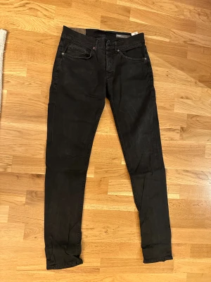 Svarta Dondup jeans  - Svarta jeans från Dondup, modellen George. Storlek 32.