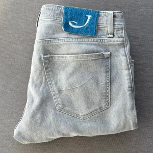 Jacob Cohën jeans | 32 - Jacob Cohën Jeans | Storlek: 34 (passar 32) | Modell: 622 | Nypris: ca 5000kr | Ena sömmen på patchen är borta (inget som märks av vid användning) | ActiveResell