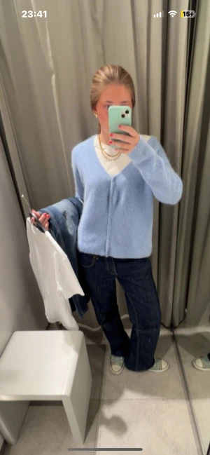 Blå kofta  - Jättesnygg ljusblå kofta i såå mysigt material🩵🩵