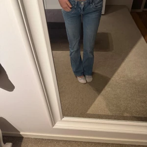 LTB Jeans - Snygga ljusblå jeans från LTB i passformen Valerie. De säljs pga att jag inte använder dem. Byxorna är knappt använda och har inga defekter. Nypris drygt 1000kr🩷