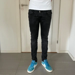 Replay Anbass Jeans  - Säljer nu dessa Replay Anbass Jeans, W33 o L32, skriv för fler bilder/frågor🙌🏼