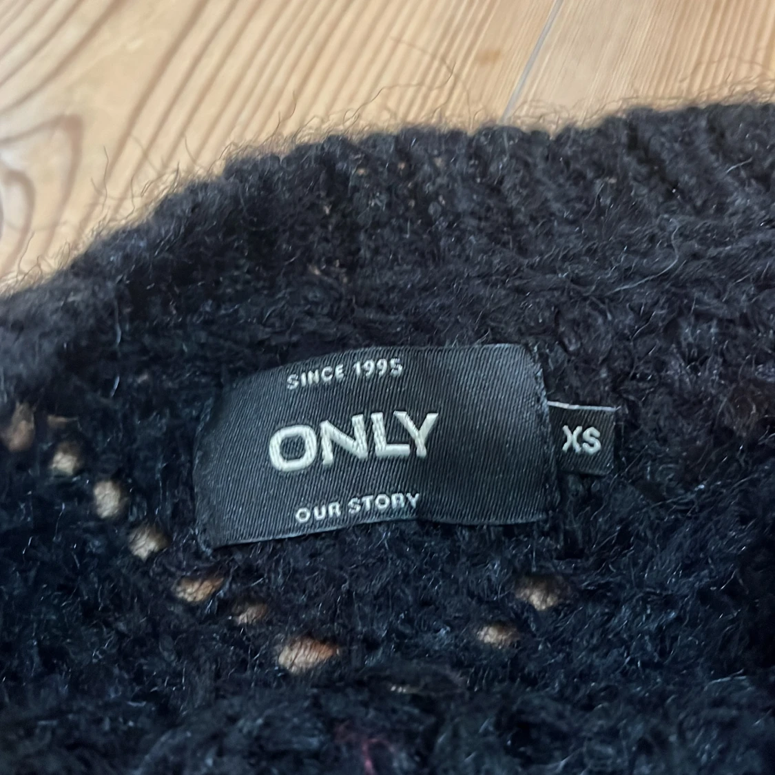 Svart stickad tröja från ONLY XS - 1