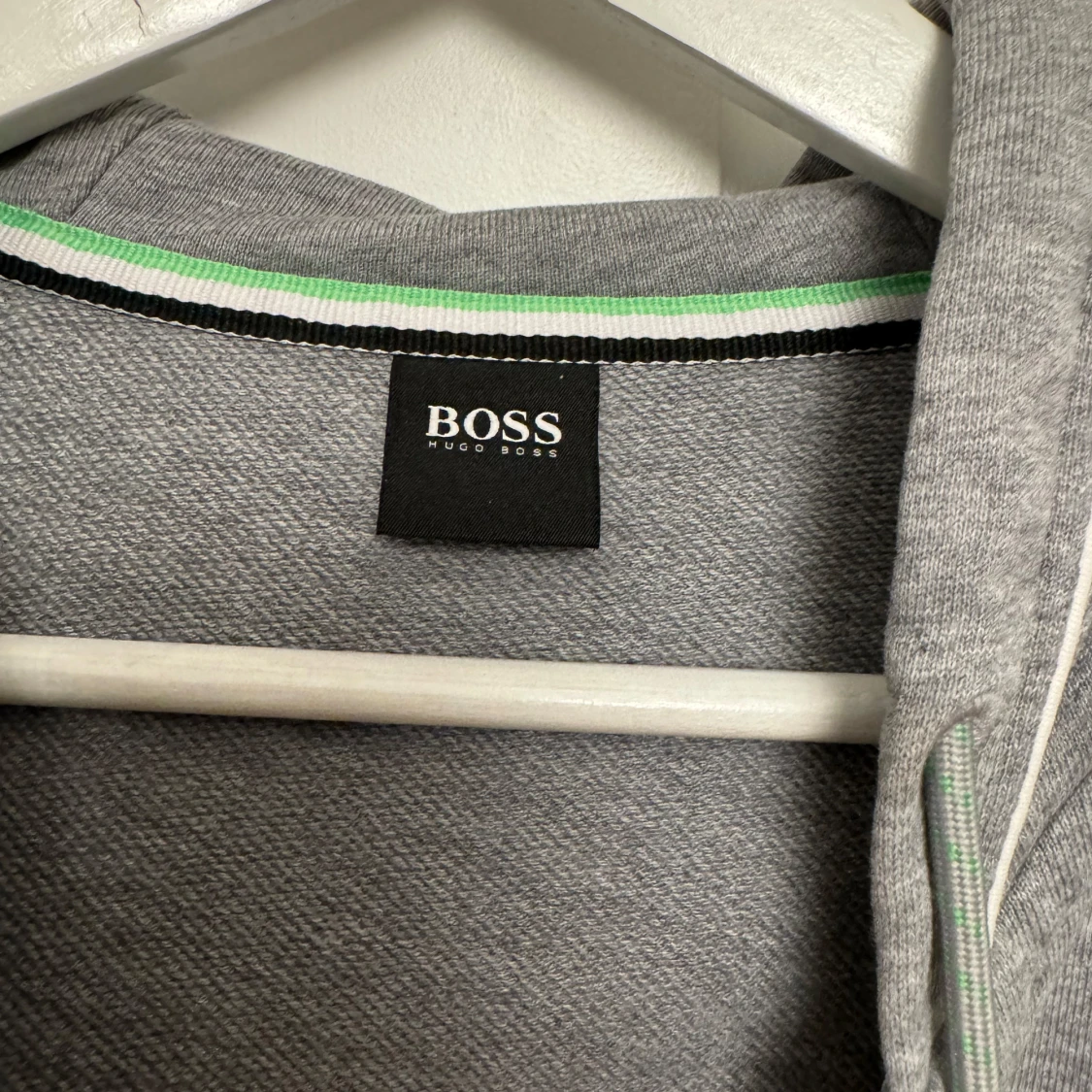Grå hoodie från Hugo Boss - 4