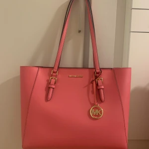 Michael Kors väska ”Charlotte” 3 in 1 i Tea Rose - Ny och oanvänd