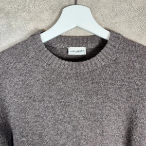 John Henric Kashmirtröja | S - John Henric Kashmirmix tröja | Grymt skick | Riktigt snygg och bekväm tröja i 90% ull & 10% Kashmir | INGA BYTEN | Fraktar spårbart eller möts upp i Täby 
