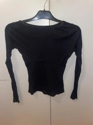 intimissmi tröja - säljer min intimissmi tröja då den inte kommer till andvänding. Ordinarie pris är 500kr